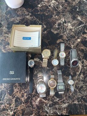 Lot of 9 Vintage Watches ( Seiko,Timex,Steve Madden, Dickies, Roots, Random)